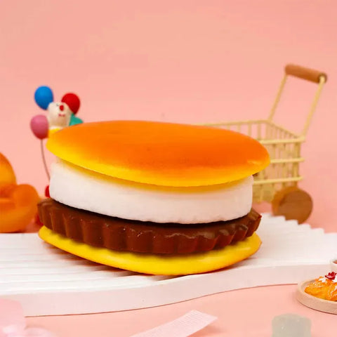 Pawtoto ミニベビーピーナッツイエロースクイーズおもちゃ 手作り食品グレードシリコン クリーミーな感触 柔らかく素早く反発